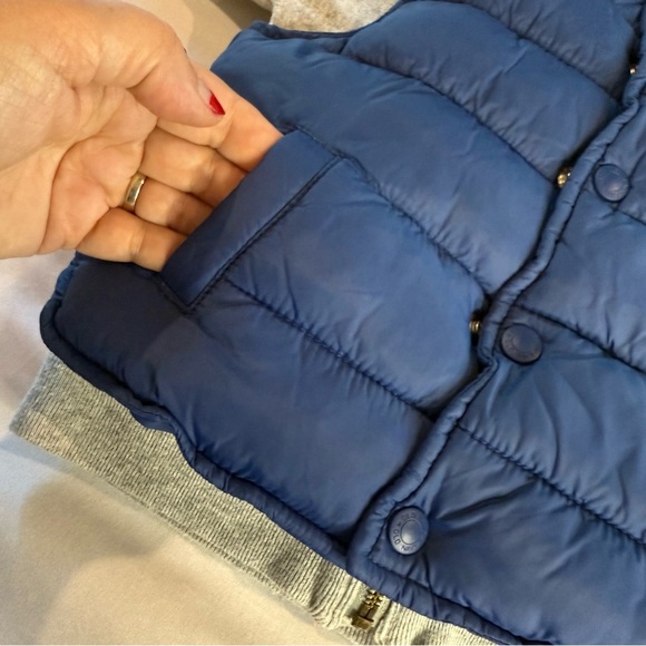 Old Navy Blue Puffer Vest With Gray Fleece Hood and Sleeves Kids Sz 6-12 Mo - Picture 5 of 11